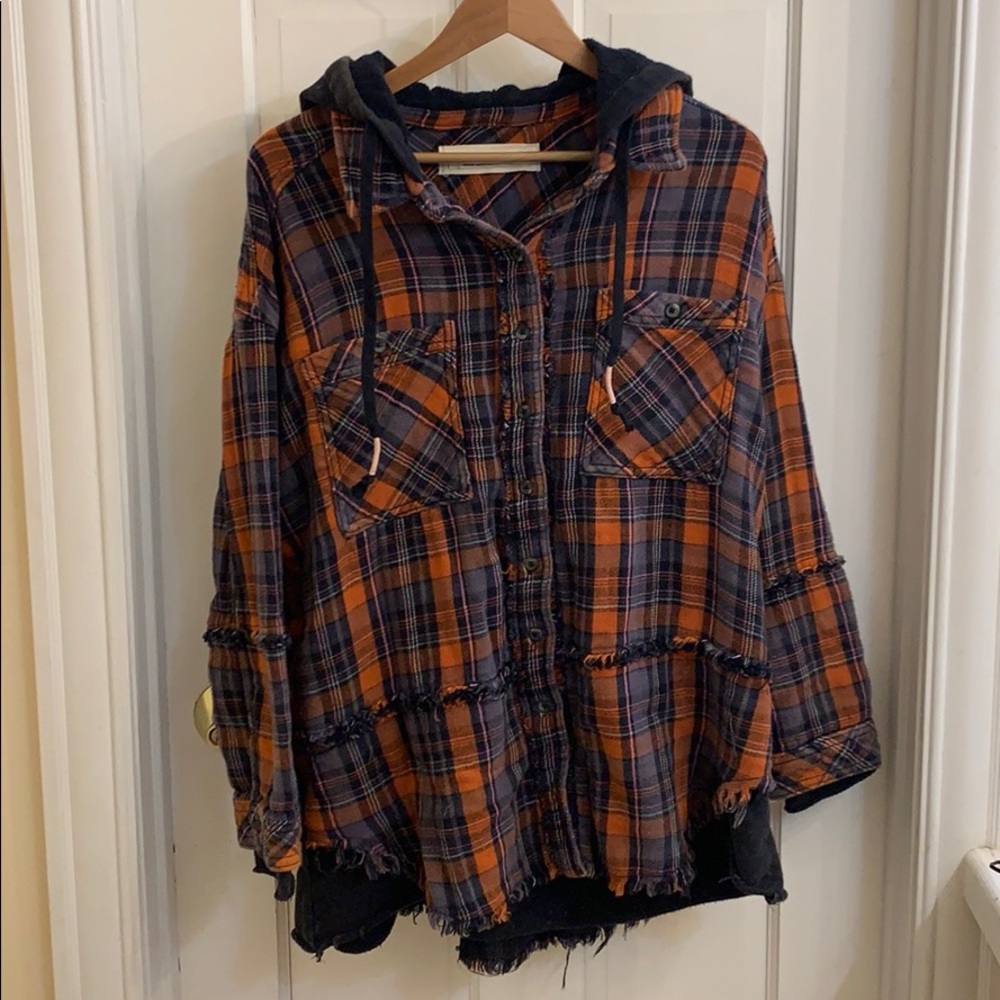 Super cute and cozy distressed flannel hoodie. M